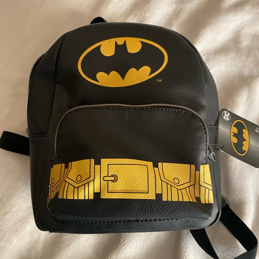 🖤💛NEW Batman backpack🖤💛